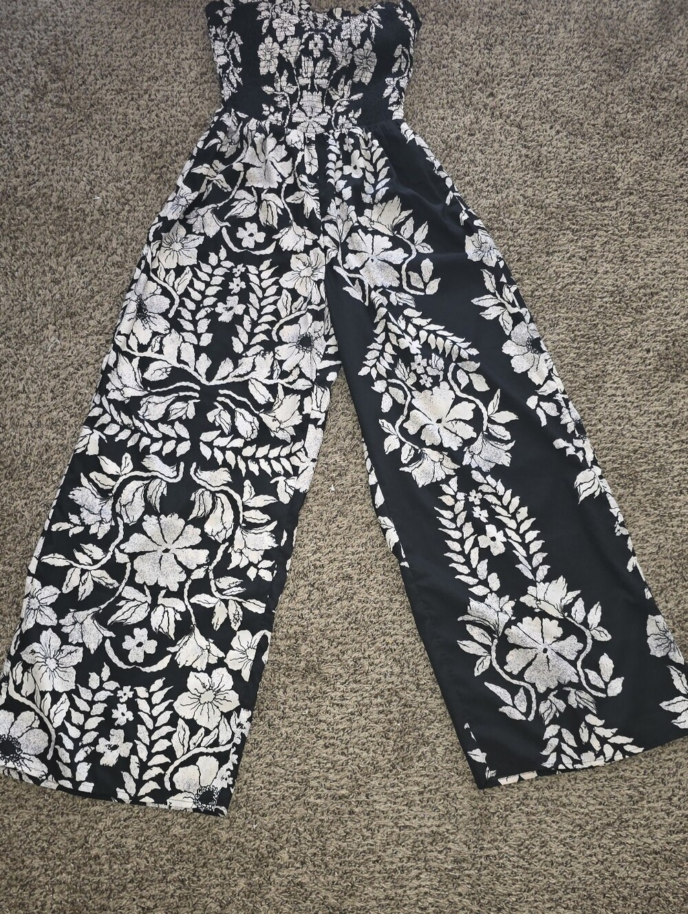 🖤💫Indah Black and White Floral Strapless Jumpsuit✨️